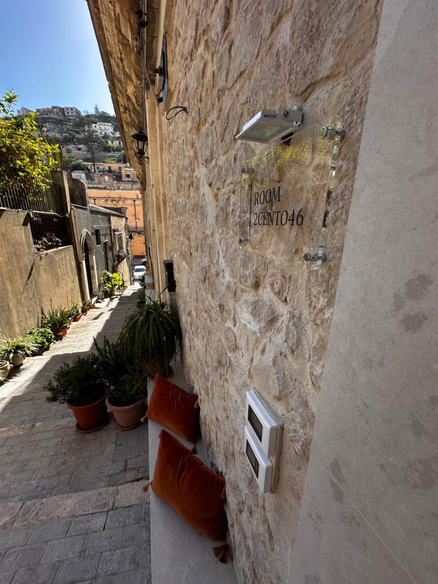 Room2cento46 *